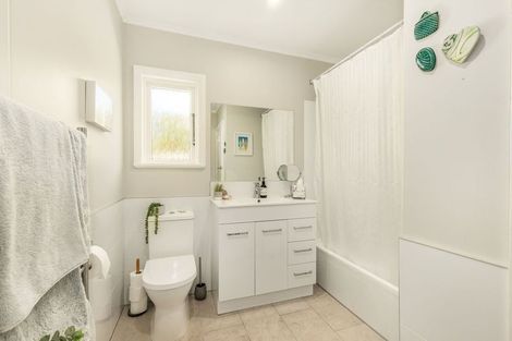 Photo of property in 71 Golf Road, Paraparaumu Beach, Paraparaumu, 5032