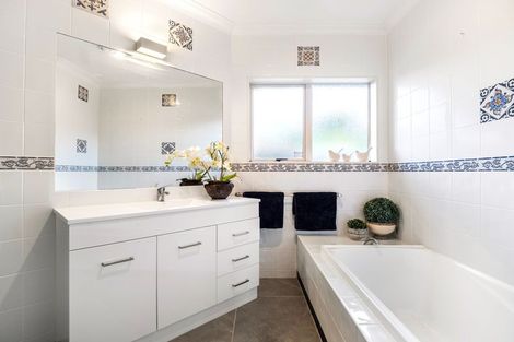 Photo of property in 152 Gravatt Road, Papamoa Beach, Papamoa, 3118