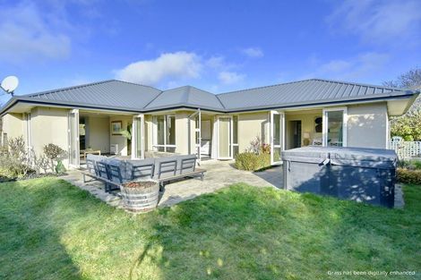Photo of property in 8 Ross Place, Northwood, Christchurch, 8051