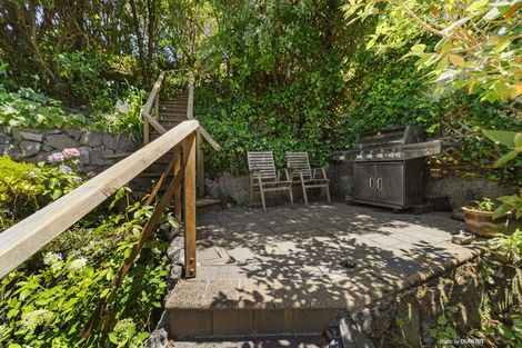 Photo of property in 12 Williamson Way, Karori, Wellington, 6012