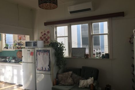 Photo of property in 19 Myrtle Crescent, Mount Cook, Wellington, 6021