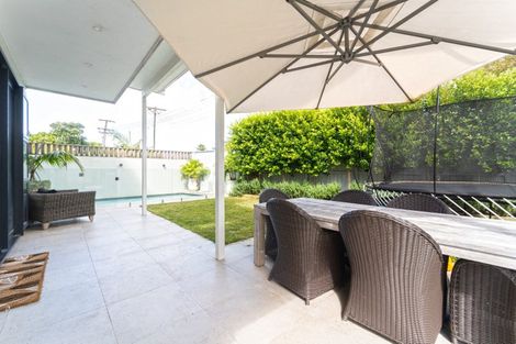 Photo of property in 50 Parr Terrace, Castor Bay, Auckland, 0620