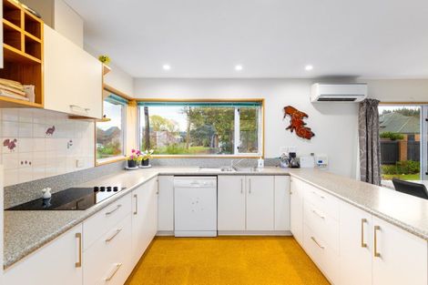 Photo of property in 2 Millcroft Place, Parklands, Christchurch, 8083
