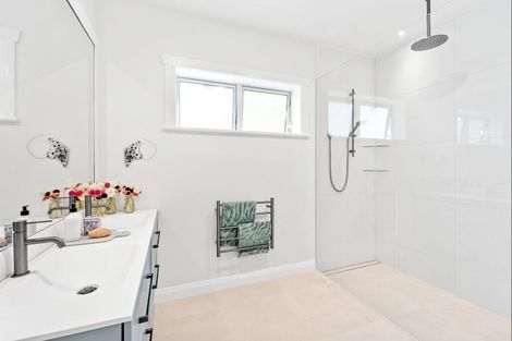 Photo of property in 12 Sandpiper Avenue, Point Wells, 0986