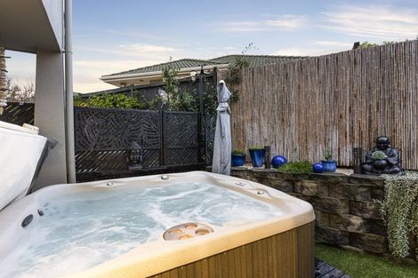 Photo of property in 19i Claremont Way, East Tamaki Heights, Auckland, 2016