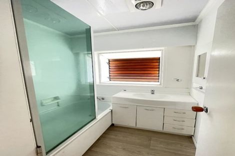 Photo of property in 22 Redwood Drive, Massey, Auckland, 0614