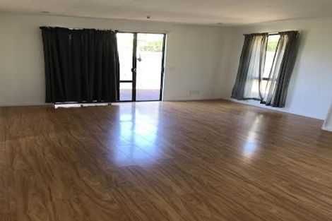 Photo of property in 2/23 Camelot Place, Glenfield, Auckland, 0629