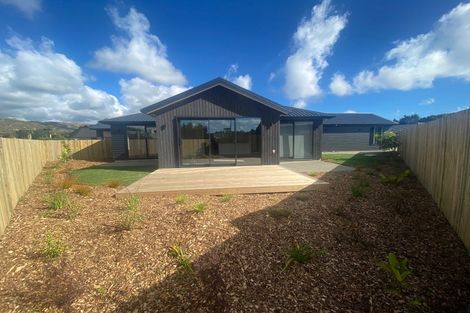 Photo of property in 19 Kaiwaru Place, Waikanae, 5036
