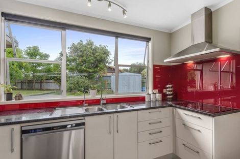 Photo of property in 30 Walton Street, Red Beach, 0932
