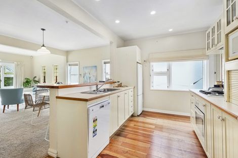 Photo of property in 13 Ferry Street, Seatoun, Wellington, 6022