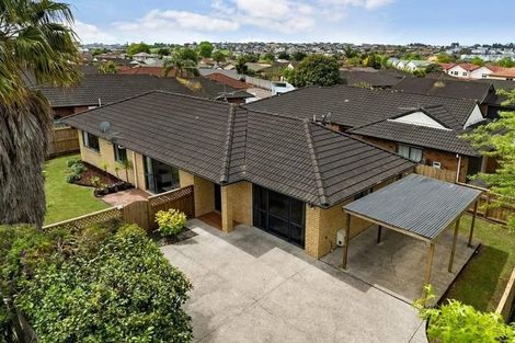 Photo of property in 16 Carisbrook Crescent, Papakura, 2110