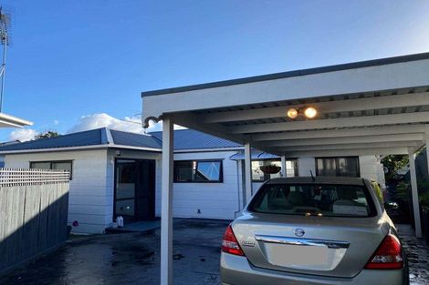 Photo of property in 11 Heather Place, Sunnynook, Auckland, 0620