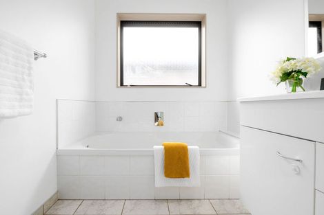 Photo of property in 11 Shrule Place, Huntington, Hamilton, 3210