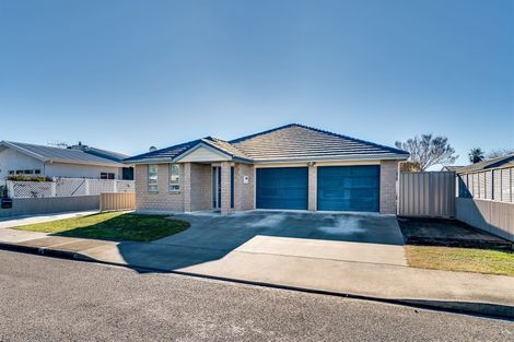 Photo of property in 1 Cambridge Terrace, Taradale, Napier, 4112