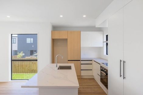 Photo of property in 21 Clay Works Lane, New Lynn, 0600