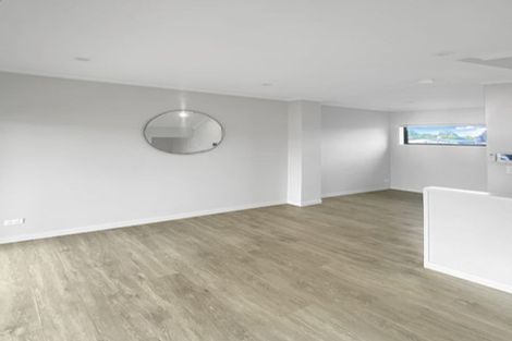 Photo of property in 3/5 Peachgrove Road, Te Atatu Peninsula, Auckland, 0610