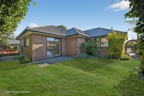 Photo of property in 2/8 Fovant Street, Russley, Christchurch, 8042