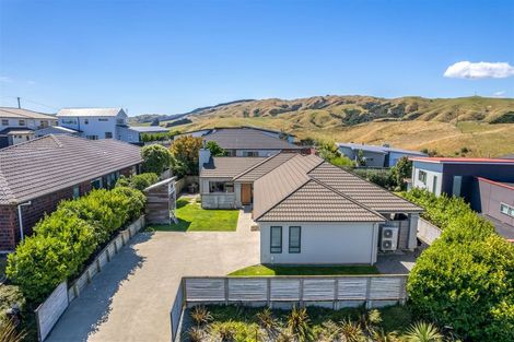 Photo of property in 32 Mo Street, Camborne, Porirua, 5026