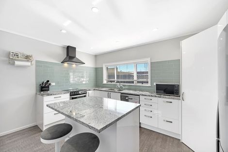 Photo of property in 2 Cambridge Terrace, Taradale, Napier, 4112