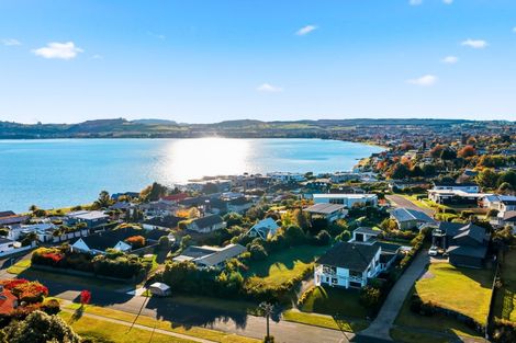 Photo of property in 16 Harvey Street, Waipahihi, Taupo, 3330