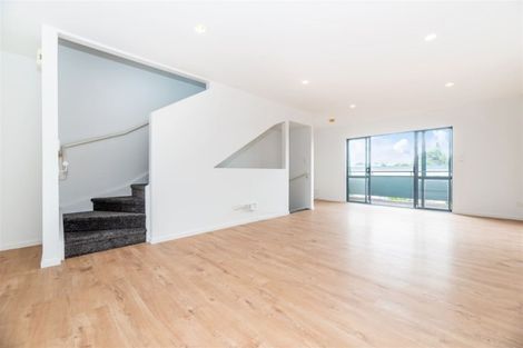 Photo of property in Lakeview Terrace, 22/14 Ambrico Place, New Lynn, Auckland, 0600