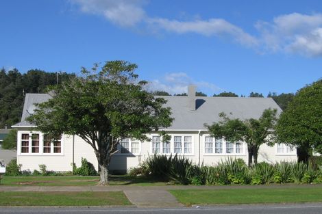 Photo of property in 1298 High Street, Taita, Lower Hutt, 5011