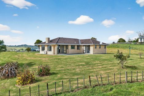Photo of property in 667 Pahi Road, Pahi, Paparoa, 0571