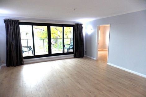 Photo of property in Endeavour Apartments, 23/125u Thorndon Quay, Pipitea, Wellington, 6011