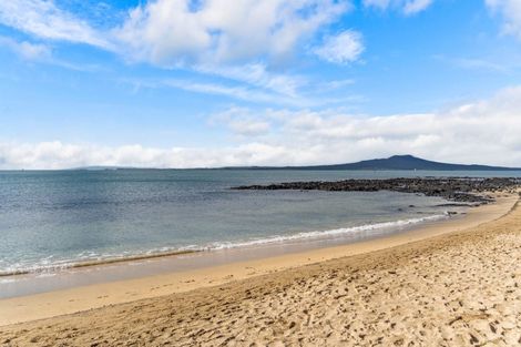 Photo of property in 22 Tiri Road, Milford, Auckland, 0620