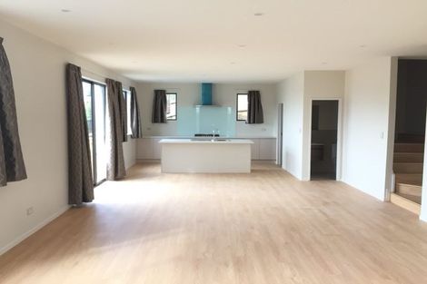 Photo of property in 5a Murray Road, Te Atatu Peninsula, Auckland, 0610