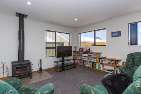 Photo of property in 27 Findlay Street, Moturoa, New Plymouth, 4310