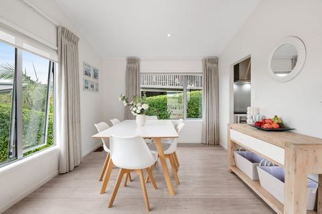 Photo of property in 7 William Bayes Place, Red Beach, 0932