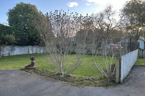 Photo of property in 1 Cotter Street, Greytown, 5712