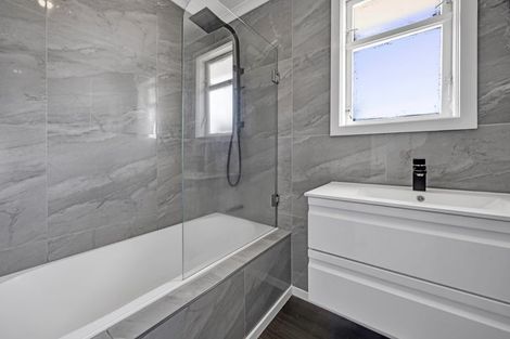 Photo of property in 37 Kamahi Avenue, Hawera, 4610