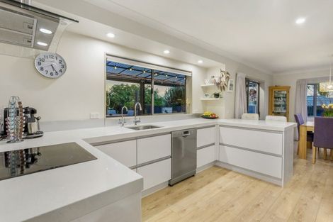 Photo of property in 12 Hawke Place, Pukekohe, 2120