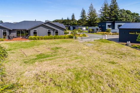 Photo of property in 10 Kakariki Lane, Waiwhakaiho, New Plymouth, 4312