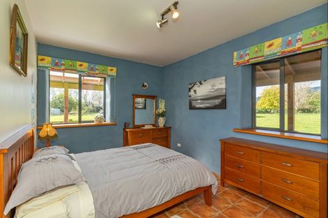 Photo of property in 100 Waihou Road, Levin, 5571