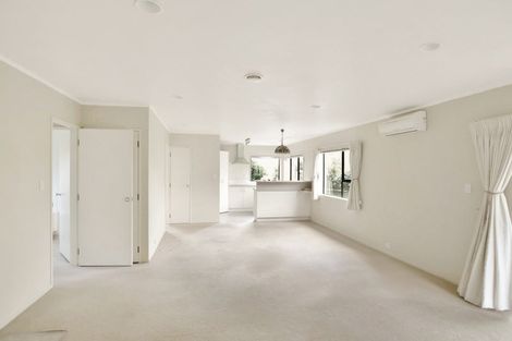 Photo of property in 31 Glucina Avenue, West Harbour, Auckland, 0618