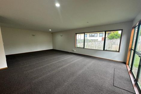 Photo of property in 15 Rosebay Rise, Henderson, Auckland, 0610