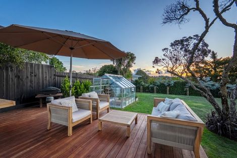 Photo of property in 122a Birkdale Road, Birkdale, Auckland, 0626