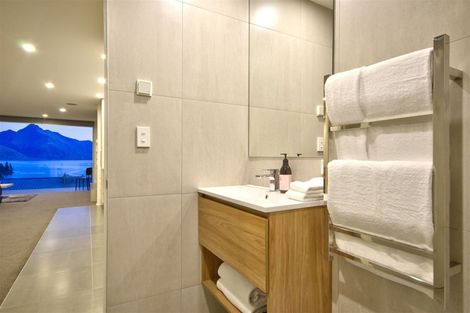 Photo of property in The Beeches Apartments, 13/60 Hallenstein Street, Queenstown, 9300