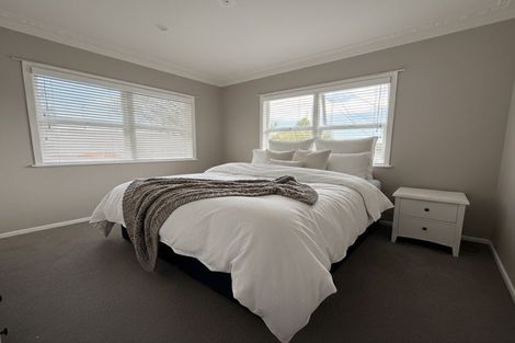 Photo of property in 2/20 Merton Avenue, Glenfield, Auckland, 0627