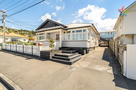 Photo of property in 6 Wha Street, Lyall Bay, Wellington, 6022