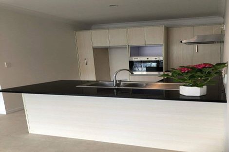 Photo of property in 4/44 Carlos Drive, Flat Bush, Auckland, 2016