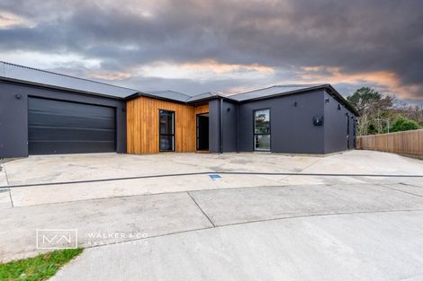 Photo of property in 2 Nikau Lane, Timberlea, Upper Hutt, 5018