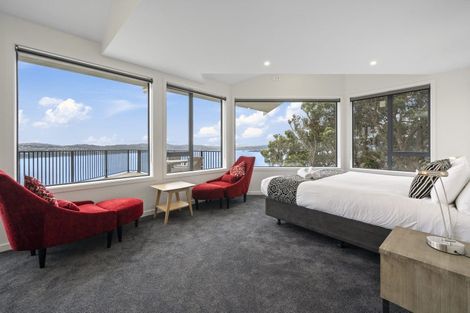 Photo of property in 4 Robieson Lane, Roseneath, Wellington, 6011