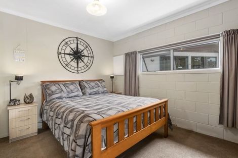 Photo of property in 30 Walton Street, Red Beach, 0932