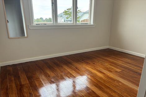 Photo of property in 34 Golf Road, New Lynn, Auckland, 0600