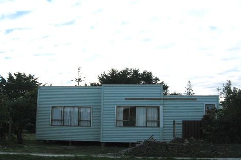 Photo of property in 75 Moana Street, Otaki Beach, Otaki, 5512