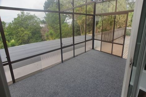 Photo of property in 60 Rewarewa Road, Te Atatu Peninsula, Auckland, 0610